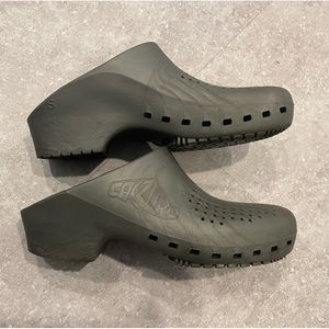 Calzuro Professional Clog Metallic Grey With Holes